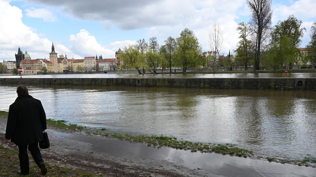 Manipulace na vltavské kaskádě budou pokračovat, stav bdělosti na Vltavě trvá